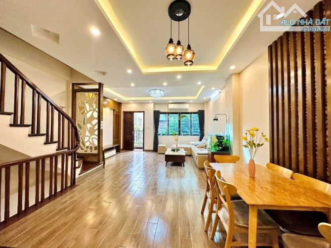 Mặt phố Vũ Tông Phan, Thanh Xuân, 50m2, giá: 25.6 tỷ, 7 tầng, mt: 4.4m, cho thuê 45 triệu/