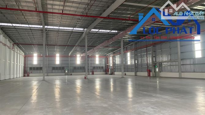 Cho thuê xưởng 2400m2 full SKC, KCN Hố Nai 3, Trảng Bom, Đồng Nai - 1