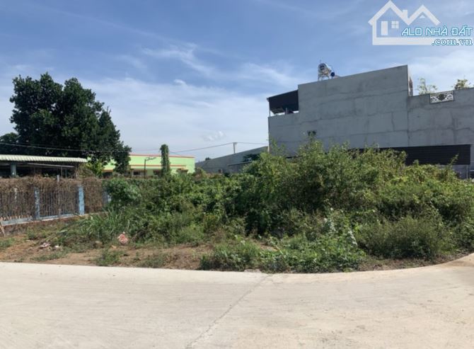 Cần bán nền đất góc 3 mặt tiền hẻm , ngay trung tâm thị trấn Đất Đỏ bà Rịa Vũng Tàu giá rẻ - 1