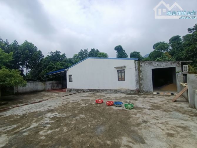 Bán đất bám hồ sẵn nhà sẵn khuôn viên dt: 1240m2 giá 2,1 tỷ đất thuộc Thanh Sơn Lương Sơn - 2