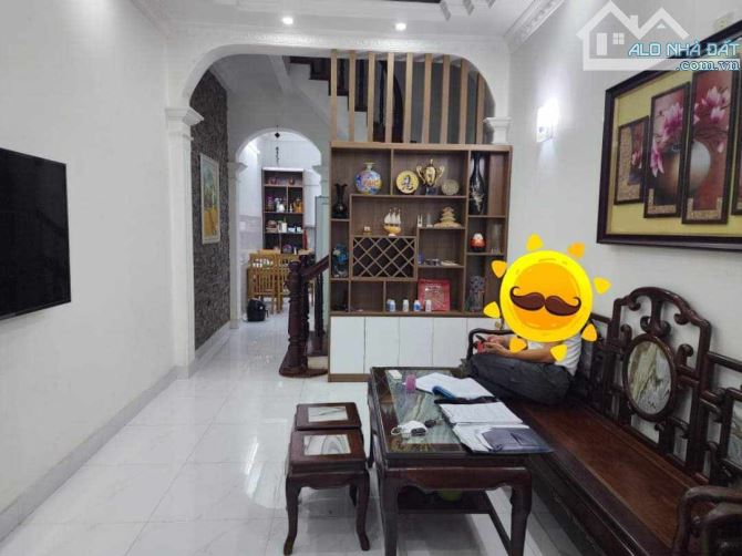 Bán nhà  Phố Lê trọng Tấn, Quận Thanh Xuân. DT: 42m. Giá: 7, 5 tỷ.  phân lô Quân đội - 2