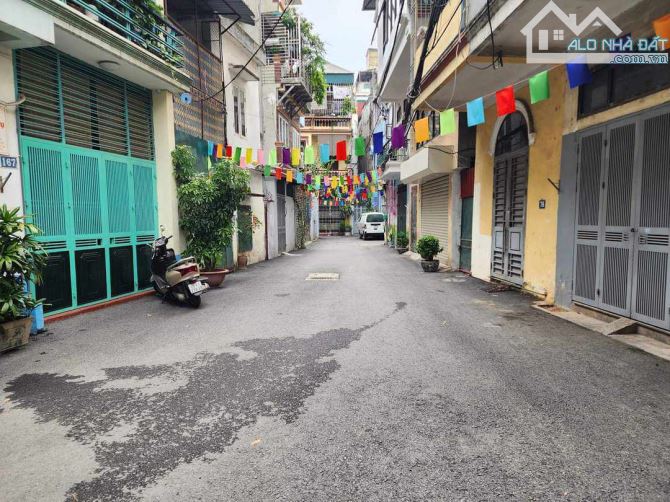 Bán nhà  Phố Lê trọng Tấn, Quận Thanh Xuân. DT: 42m. Giá: 7, 5 tỷ.  phân lô Quân đội - 3