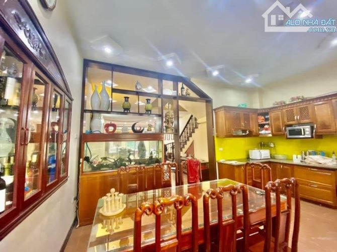 Bán nhà 50m2 ngõ ô tô tránh ở Giáp Bát, nội thất cao cấp, 2 mặt thoáng - 3