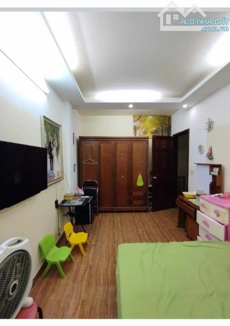 Bán nhà  Phố Lê trọng Tấn, Quận Thanh Xuân. DT: 42m. Giá: 7, 5 tỷ.  phân lô Quân đội - 4