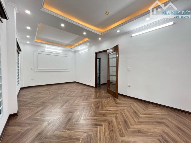 Siêu phẩm VƯƠNG THỪA VŨ - 40m2 5T 7.1m mặt tiền - Sổ đỏ chính chủ - 8 tỉ 6 - 4