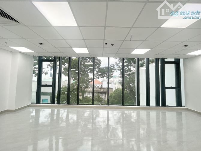 Sàn 120m2 mặt phố Trần Bình Trọng giá rẻ - 30tr/tháng