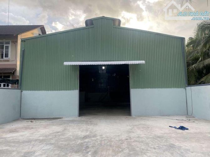 Cần sang lại nhà xưởng 432m2, MT Tỉnh lộ 2, SHR, Giá 850 Triệu.