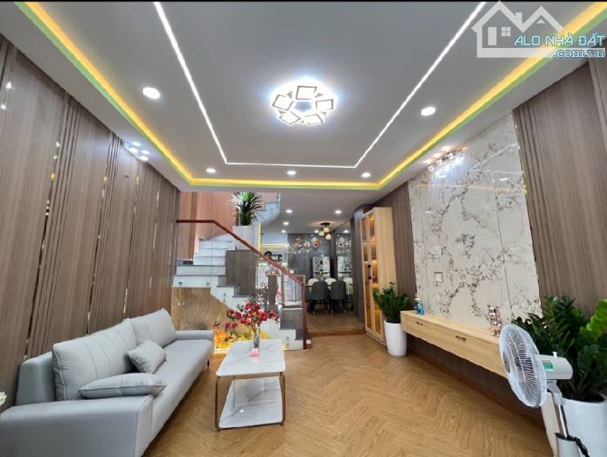 BÁN CỰC GẤP NHÀ 2 TẦNG, 4x10, ĐƯỜNG 10M, CẠNH CHUNG CƯ DREAMHOME, NHỈNH 4 TỶ