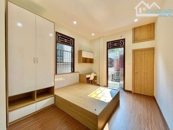 Bán nhà 46m2 Giải Phóng, ngõ ô tô tránh, ở ngay, 2 mặt thoáng - 1