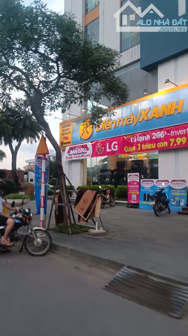 Bán gấp, nhà mặt phố, Center Như Quỳnh, 71m²,  5 tầng. 9 tỷ. - 1