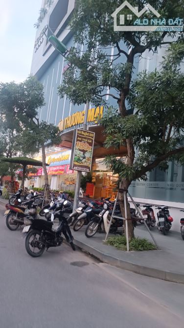 Bán gấp, nhà mặt phố, Center Như Quỳnh, 71m²,  5 tầng. 9 tỷ. - 2