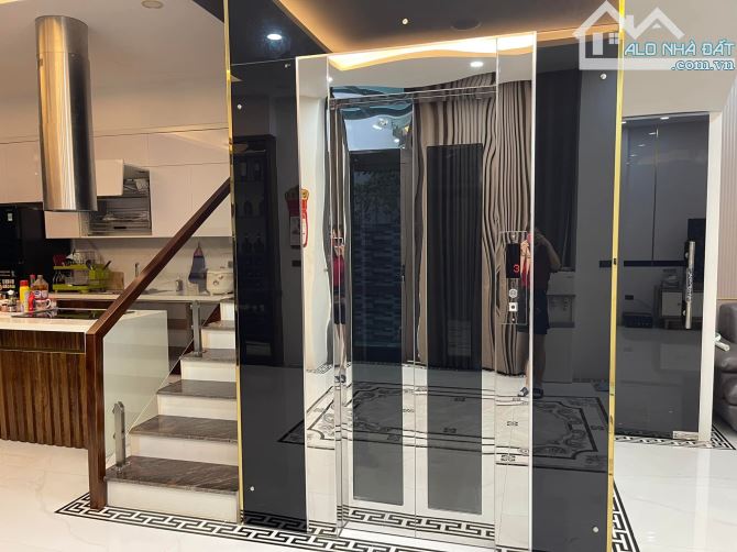 Biệt Thự Lô Góc Imperia 203 Nguyễn Huy Tưởng -Thanh Xuân, Dt 170m2 5 tầng Thang Máy, 1 Hầm - 5