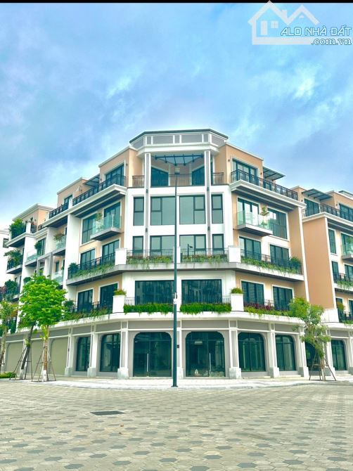 Siêu phẩm shophouse góc The Manor DT:125M2 5 Tầng full nội thất cấp mặt phố đi bộ gia 30ty