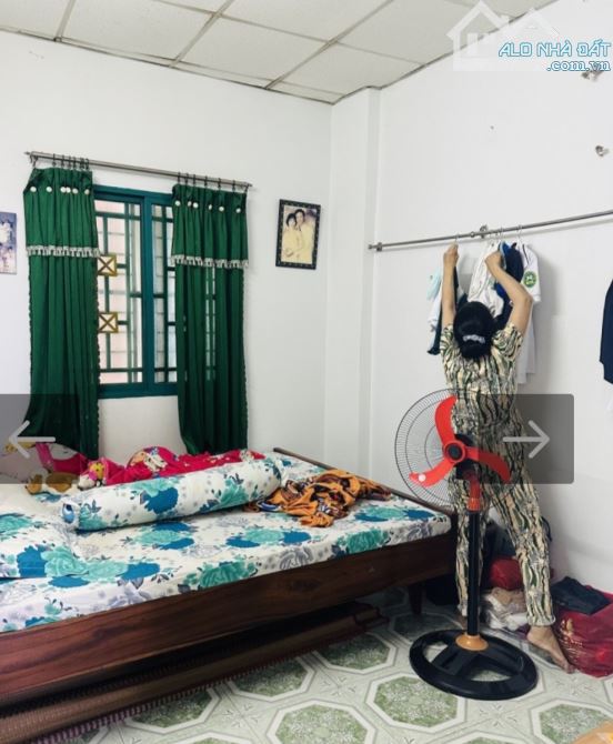 BÙI THỊ XUÂN - TÂN BÌNH - HẺM RỘNG THÔNG - NHÀ 3 TẦNG - 4pn- 45M2 - KHU DÂN TRÍ - AN NINH. - 2