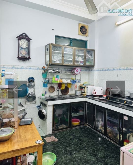 BÙI THỊ XUÂN - TÂN BÌNH - HẺM RỘNG THÔNG - NHÀ 3 TẦNG - 4pn- 45M2 - KHU DÂN TRÍ - AN NINH. - 3