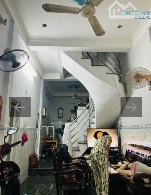 BÙI THỊ XUÂN - TÂN BÌNH - HẺM RỘNG THÔNG - NHÀ 3 TẦNG - 4pn- 45M2 - KHU DÂN TRÍ - AN NINH. - 4
