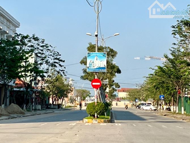 Bán Lô Đất VIP Thuộc Khu Đô Thị An Đông Vila. Trục đường 12m - View kênh sinh thái