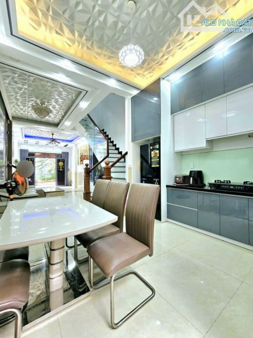 Nhà phố hiện đại Đào Tông Nguyên, full nội thất, 4 tầng