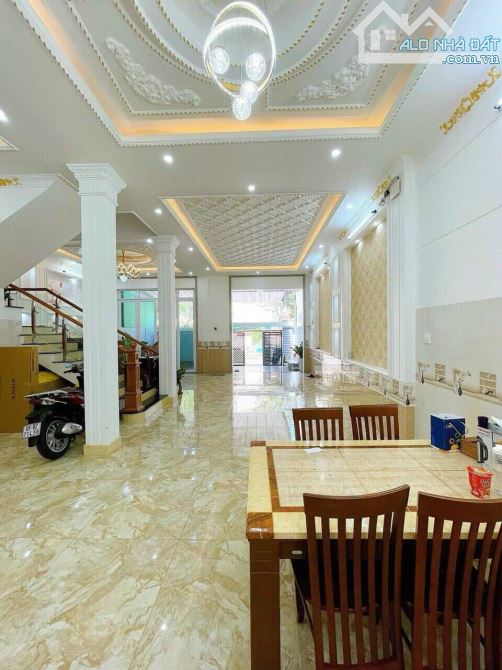 Chỉ 8,5 TỶ: BÁN NHÀ ĐÀ NẴNG - Vị trí ngay NGÃ TƯ: 8m x 18,75m - 2 TẦNG 3 PN