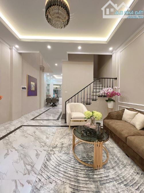 Bán nhà Tân Mai 59m2, có gara, 5 tầng, 5 phòng ngủ