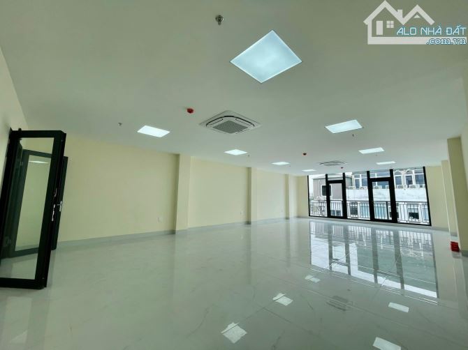 Cho thuê văn phòng tại đường Nguyễn Chí Thanh sàn 60m2 cực thoáng view đẹp giá rẻ cực sốc - 1