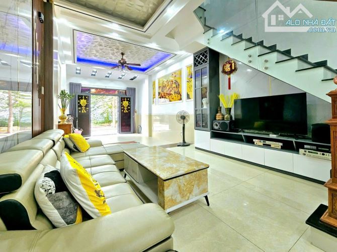 Nhà phố hiện đại Đào Tông Nguyên, full nội thất, 4 tầng - 1