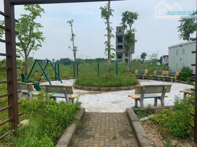 Bán lô đất 80m2 mặt tiền 6m siêu đẹp trước nhà công viên, view KĐT thoáng mát rất hiếm