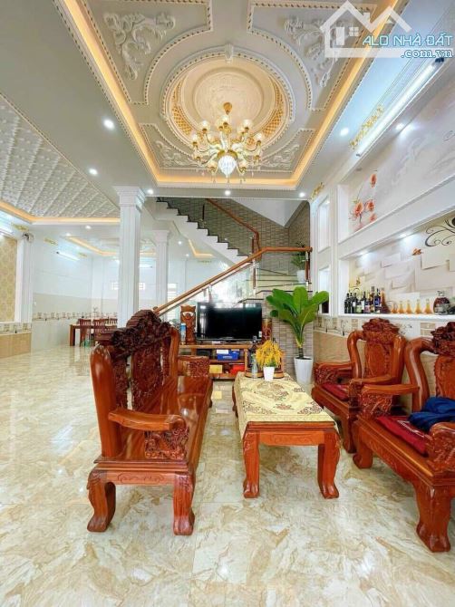 Chỉ 8,5 TỶ: BÁN NHÀ ĐÀ NẴNG - Vị trí ngay NGÃ TƯ: 8m x 18,75m - 2 TẦNG 3 PN - 1