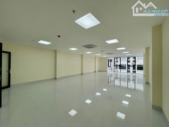 Cho thuê văn phòng tại đường Nguyễn Chí Thanh sàn 60m2 cực thoáng view đẹp giá rẻ cực sốc - 2