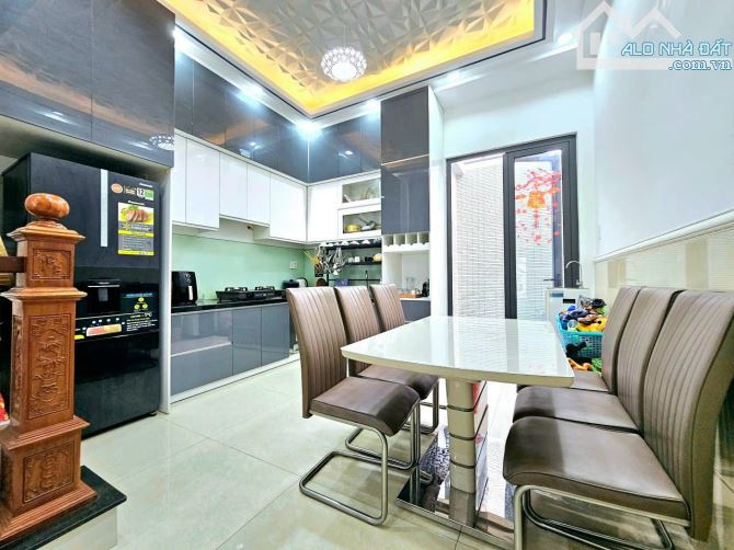 Nhà phố hiện đại Đào Tông Nguyên, full nội thất, 4 tầng - 2