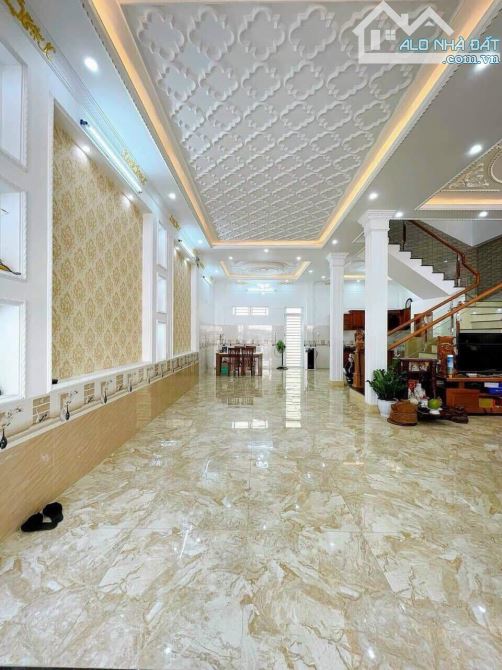 Chỉ 8,5 TỶ: BÁN NHÀ ĐÀ NẴNG - Vị trí ngay NGÃ TƯ: 8m x 18,75m - 2 TẦNG 3 PN - 2
