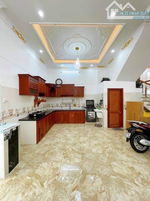 Chỉ 8,5 TỶ: BÁN NHÀ ĐÀ NẴNG - Vị trí ngay NGÃ TƯ: 8m x 18,75m - 2 TẦNG 3 PN - 3