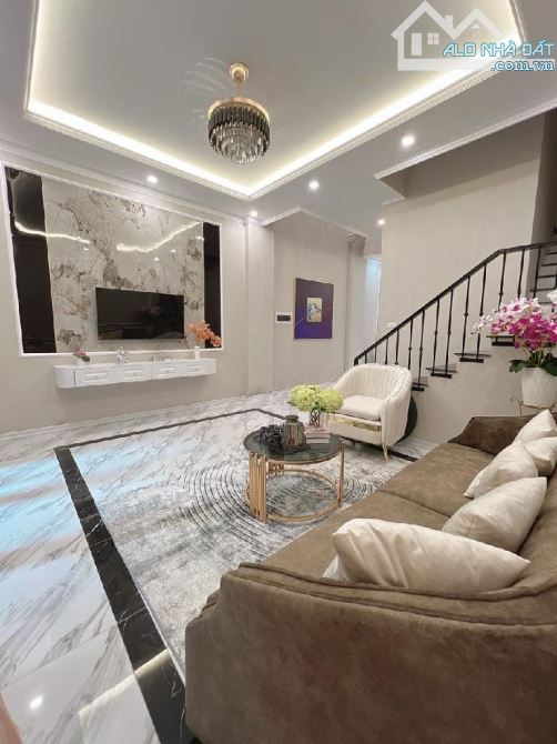 Bán nhà Tân Mai 59m2, có gara, 5 tầng, 5 phòng ngủ - 4