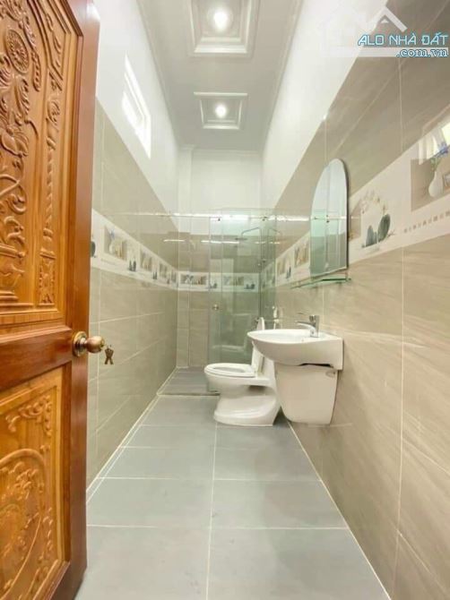 Chỉ 8,5 TỶ: BÁN NHÀ ĐÀ NẴNG - Vị trí ngay NGÃ TƯ: 8m x 18,75m - 2 TẦNG 3 PN - 7