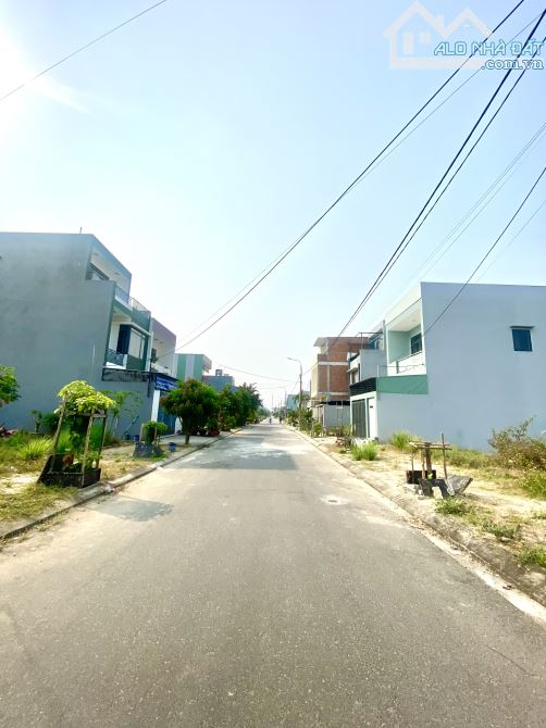 CHỈ 1 LÔ GIÁ 2,7 Tỷ GẦN CẦU KHUÊ ĐÔNG - VEN SÔNG HÒA QUÝ