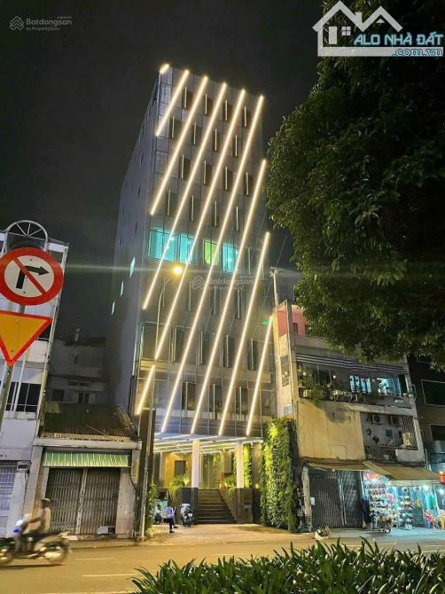 Tòa building siêu hiếm ngay phố Nguyễn Huệ Q.1 - 8x20m Hầm 10 tầng HĐT 500tr giá 180 tỷ.