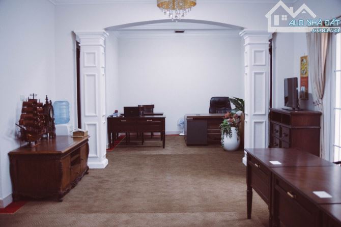 Biệt thự siêu khan hiếm khu Thảo Điền Q.2 - 19x17.5m - 3 tầng - HĐT 200tr giá 95 tỷ.