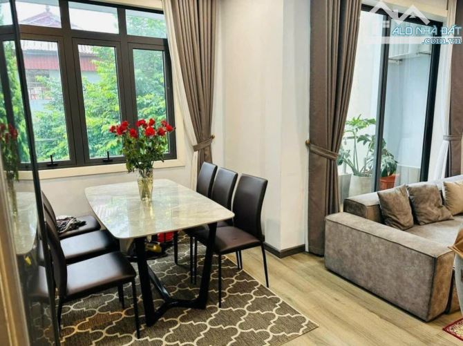 Bán nhà đẹp phố Lâm Hạ, 42m2, 7T thang máy, Gara, ngõ thông, oto tránh, nhỉnh 11 tỷ