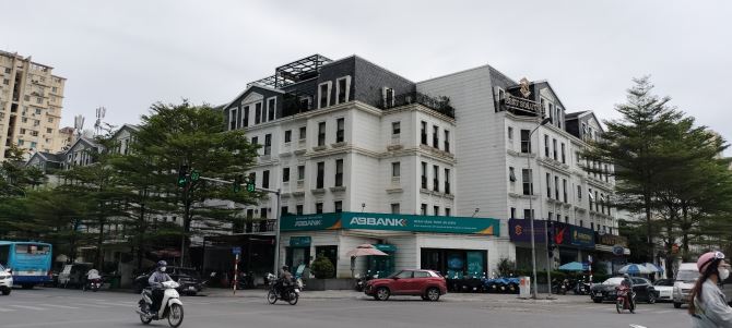 Cần bán gấp Shophuose Mặt Phố Nguyễn Chánh - Mạc Thái Tổ. 130m2 x 5 tầng lô góc giá 65 tỷ