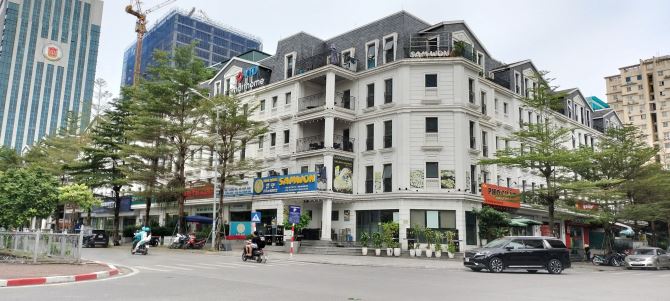chủ cần bán Shophouse 130m2 lô góc mặt phố Mạc Thái Tổ vỉa hè rộng giá 65 tỷ.