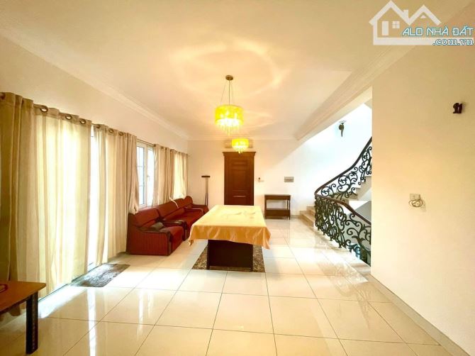 Biệt thự siêu khan hiếm khu Thảo Điền Q.2 - 19x17.5m - 3 tầng - HĐT 200tr giá 95 tỷ. - 1