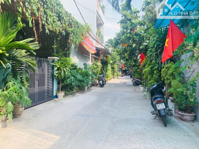 💥🏡 ĐẤT SÁT BIỂN CẦN BÁN GẤP NHÀ CẤP4 ĐƯỜNG 5.5 TT THANH KHÊ Ô TÔ ĐỖ NGÀY ĐEM GIÁ HƠN 2X5 - 1