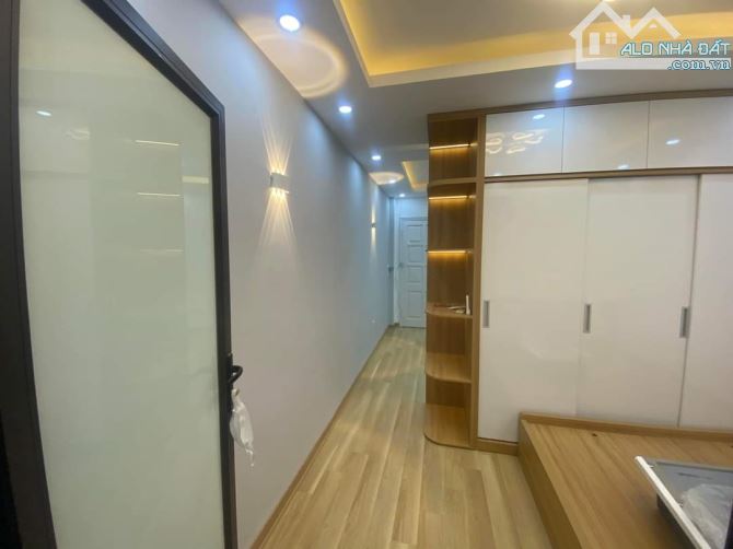 Bán nhà tập thể  Trần Quý Cáp ngõ to nông 60m2 giá  2.34 tỷ Đống đa - 2