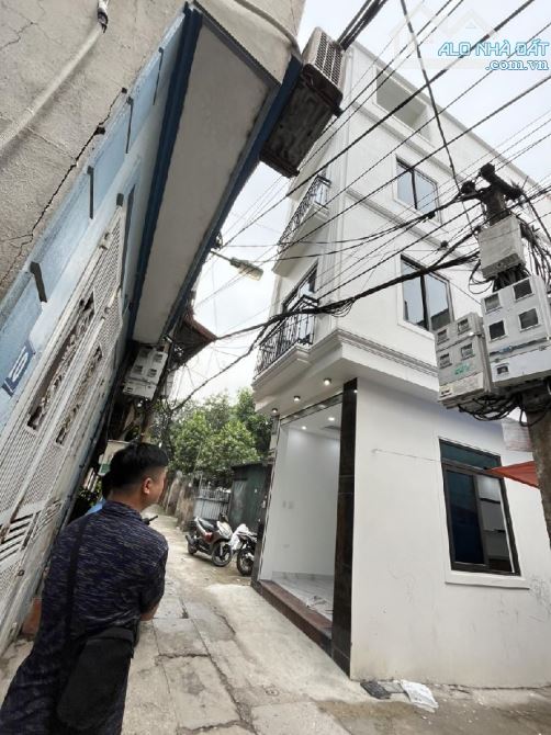 Bán Nhà : Diện tích 30m, nhà 4 tầng , mặt tiền 3.3m , Giá 3 tỷ 3 - 2
