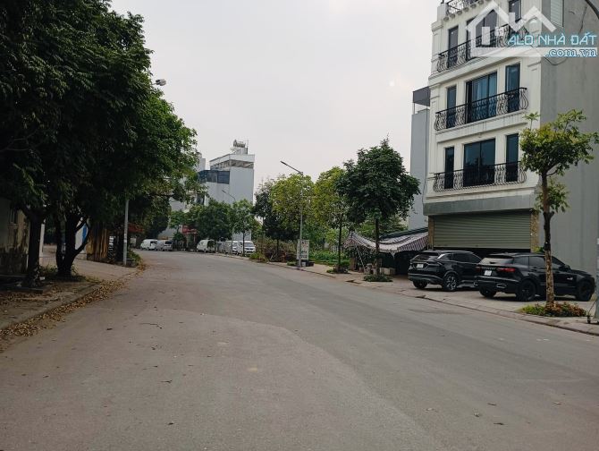👉👉Giữa Hà Nội có thửa đất: LÔ GÓC, SỔ ĐỎ, mặt đường lớn 2 chiều giá siêu tốt - 2