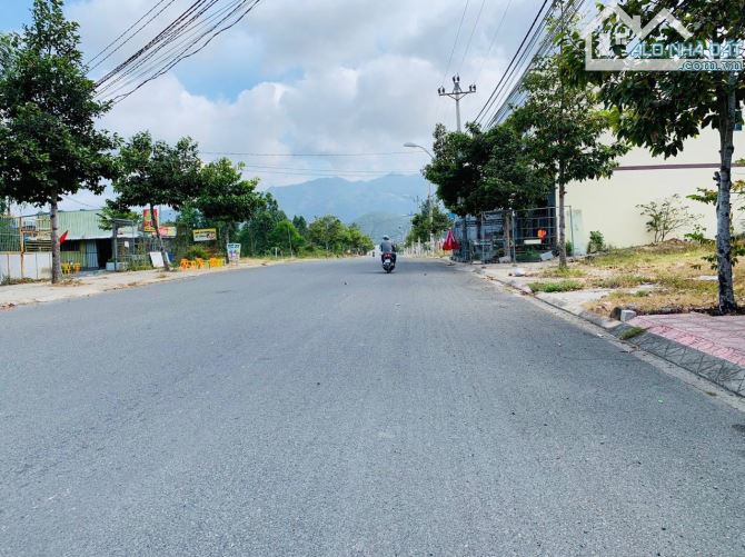 🔥🍀 Bán lô mặt tiền đường Phong Châu, khu mới Đất Lành, Vĩnh Thái, Nha Trang sạch đẹp - 2