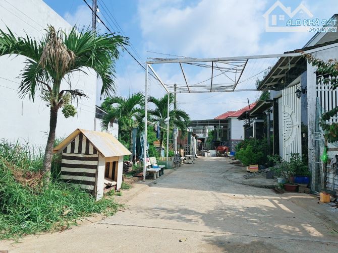 Bán đất 100m2 lô gốc 2 mặt tiền Long Hậu cách Lê văn Lương , Nhà Bè 1,5 km - 2