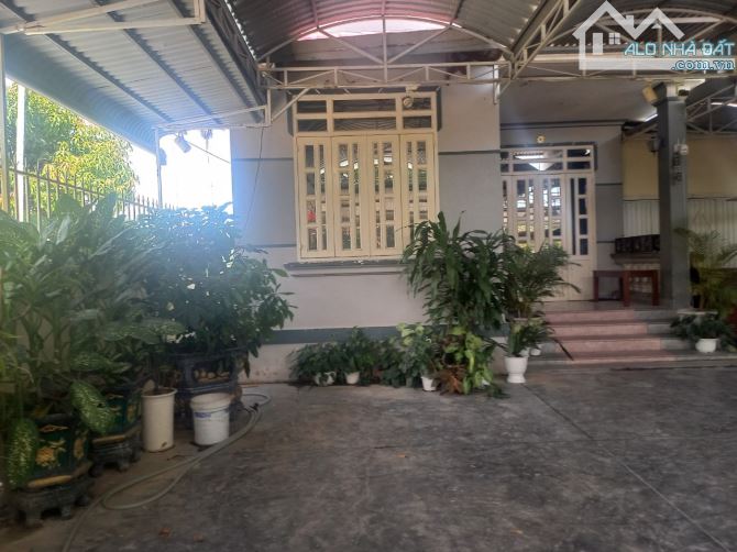 Nhà vườn Diên Hoà, Diên Khánh, dt 320m2, đường 8m, giá 2 tỷ 950 cách Võ Nguyên Giáp 500m - 2