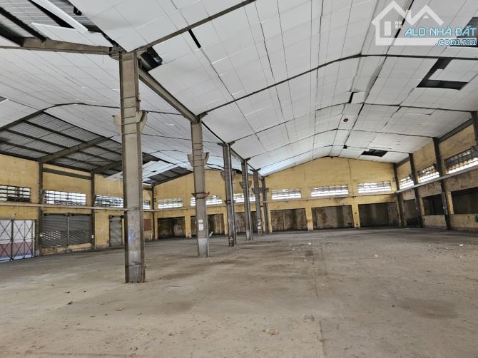 Bán kho xưởng MT Ngã Tư Bốn Xã Bình Tân dt: 3.300m2, giá bán: 180 tỷ - 2