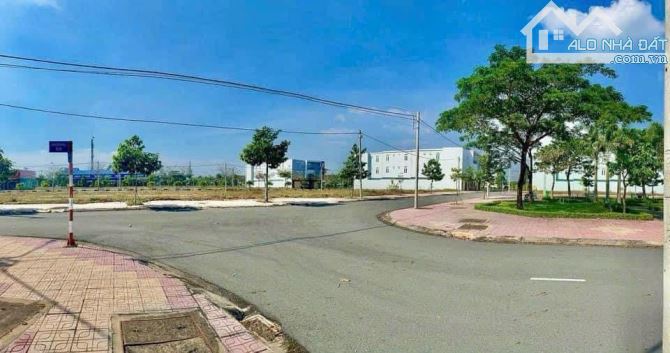 Chủ kẹt tiền bán gấp lô 30% lô đất ngay đường Nguyễn Hữu Cảnh, DT 120m2 giá 1tỷ8 - 2